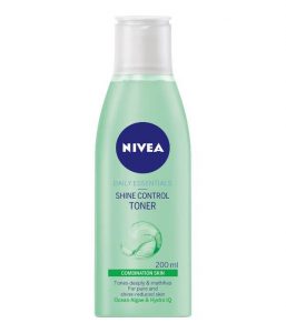 Bị mụn có nên bôi nước hoa hồng của nivea