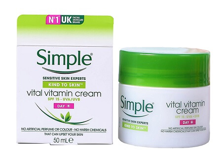 Kem dưỡng ẩm ban ngày Simple Kind To Skin Vital Vitamin Day Cream SPF15
